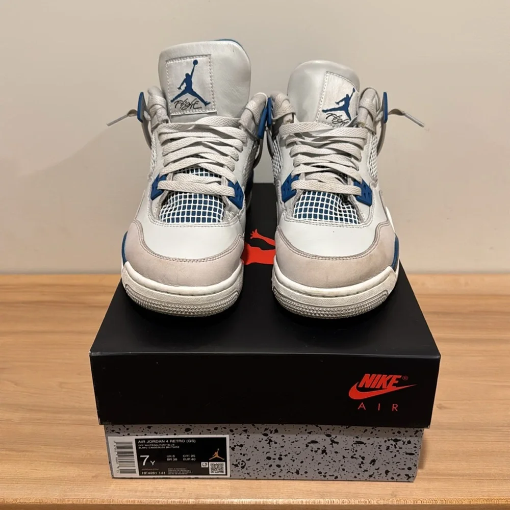 Air Jordan 4 Retro - Picture 2 of 7